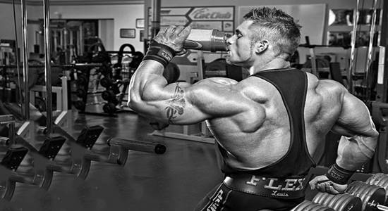 Antrenamentul cu greutati si proteinele